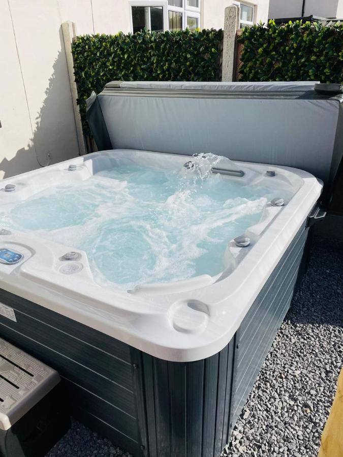 Villa Stylish Hot Tub House With Free Parking! à York Extérieur photo